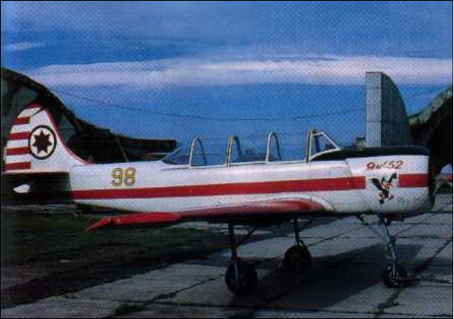 YAK52-98.jpg