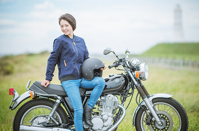 日本のバイク女子を紹介する。